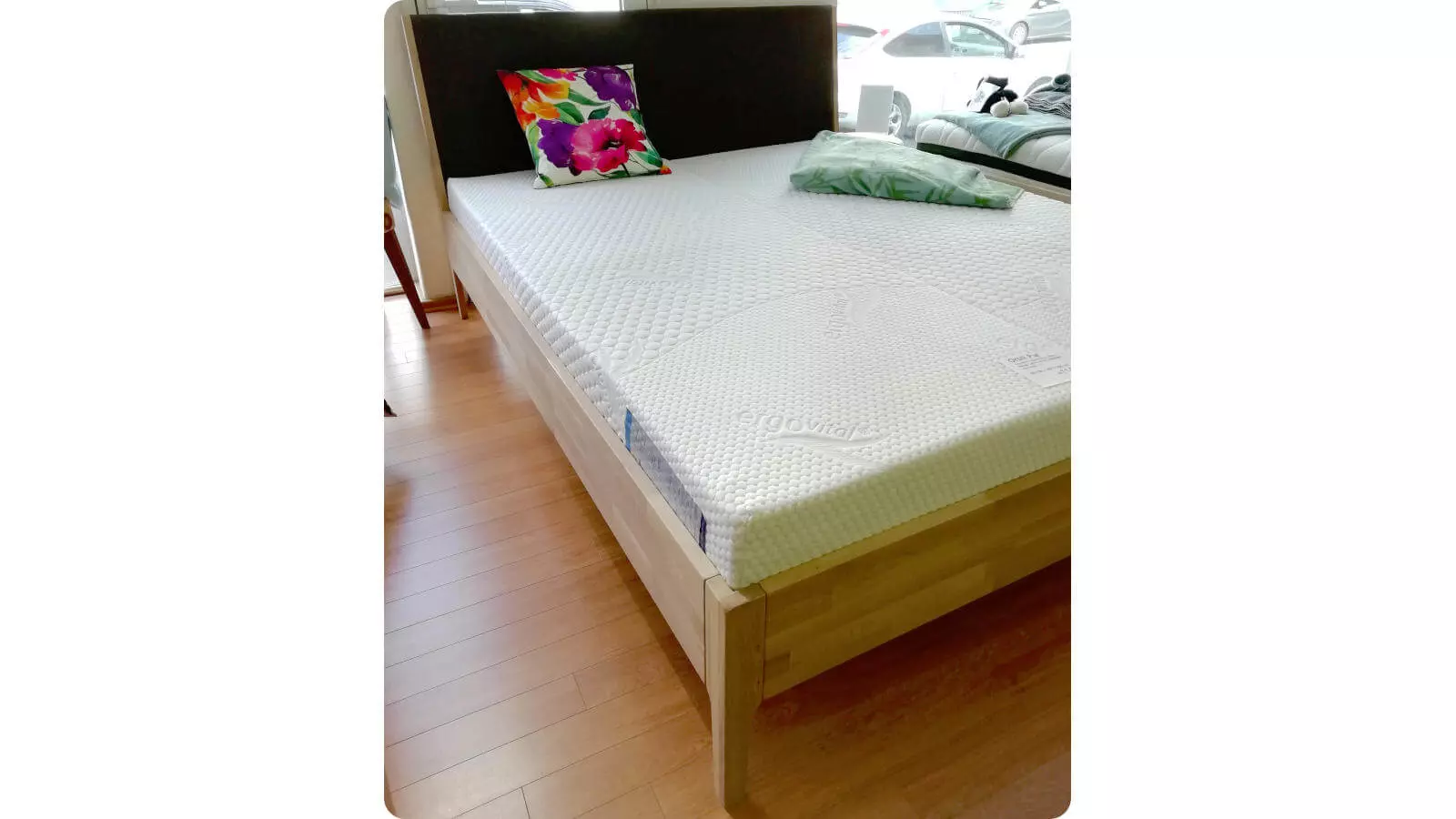 Massivholzbett Pearl - Eiche, weiß geölt | Ausstellungsstück stark reduziert