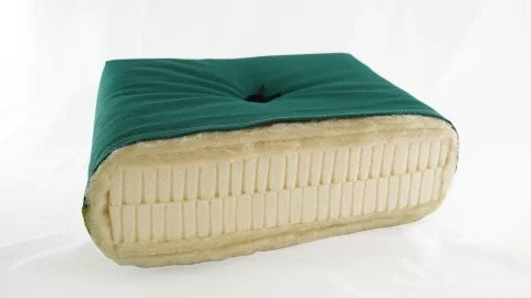 Futon LX Duo, Blick in den Kern mit kontrolliert biologischer Schurwolle und Naturlatex.