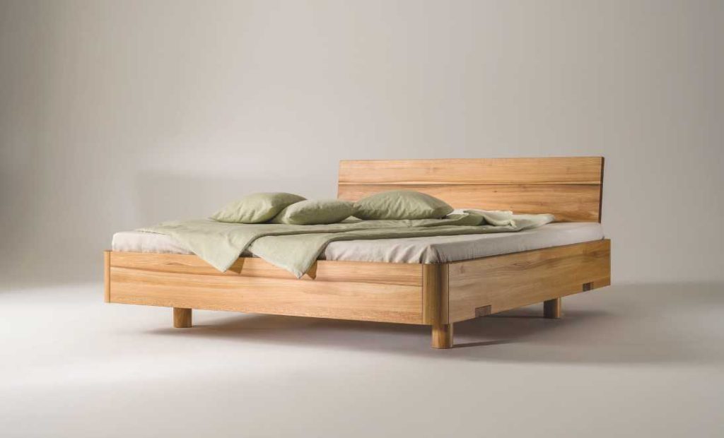 Metallfreies Massivholzbett Auro von Feldkircher.