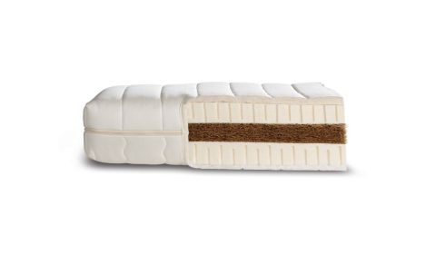 Kern Jugendmatratze Till von Lonsberg mit einer Schicht Kokos zwischen zwei Schichten Latex.