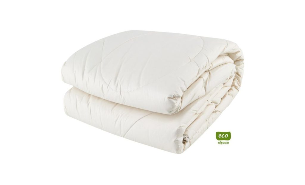 Alpakadecke als Bettdecke.