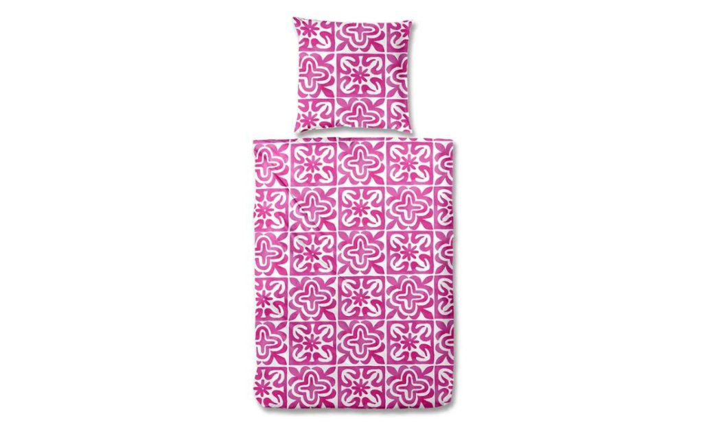Renforce Bettwäsche geometrisch gemustert in der Farbe Himbeere.